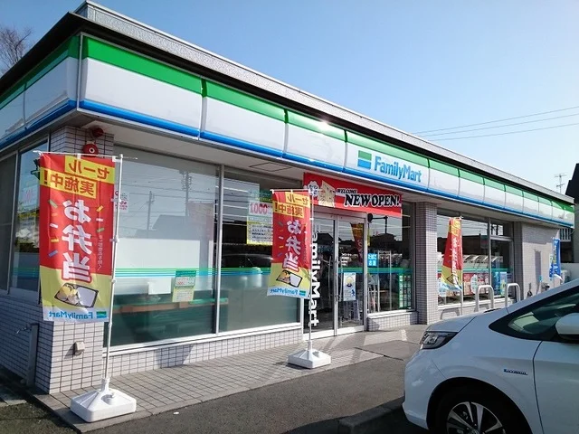 ファミリーマート浜松篠原店まで300m