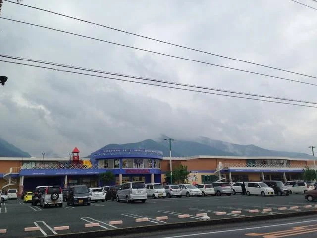 マルナカ新居浜店様まで1000m