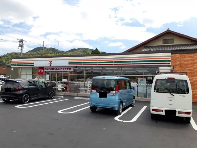セブンイレブン福山千田町店まで1000m