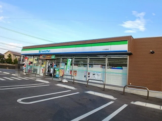 ファミリーマート　皆春店まで650m