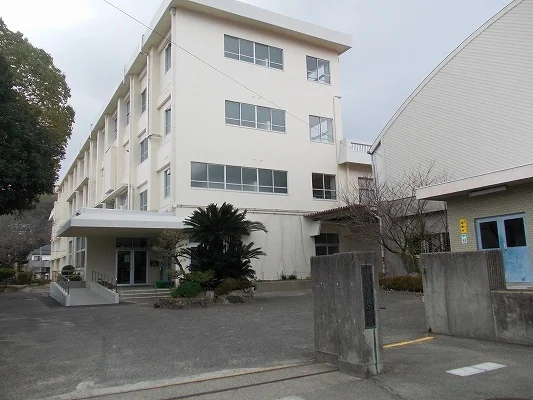 黒崎小学校まで600m
