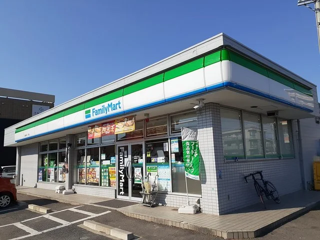ファミリーマート如意申一丁目店まで400m