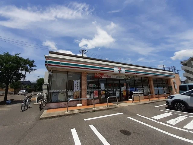 セブンイレブン新潟車場店まで826m