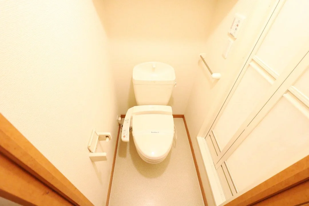 快適な温水洗浄便座付きトイレになります。