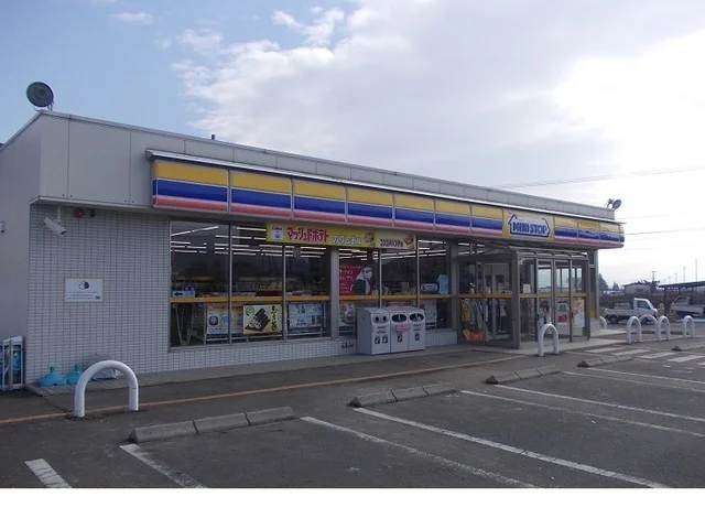 ミニストップ庭坂店まで950m