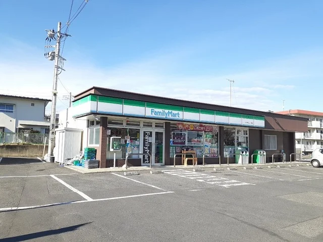 ファミリマ  末広町二丁目店まで650m
