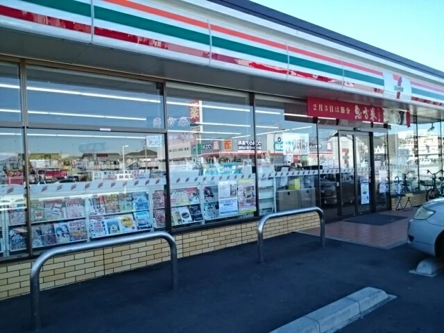 セブンイレブン小山犬塚６丁目店まで400m