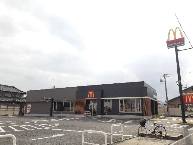マクドナルドまで1100m