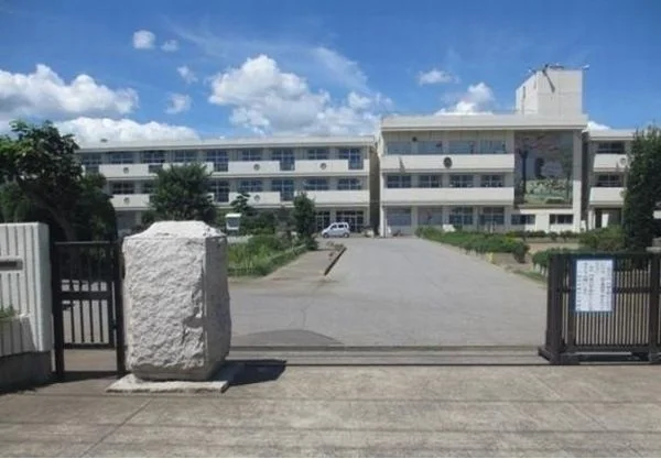 実住小学校まで1200m