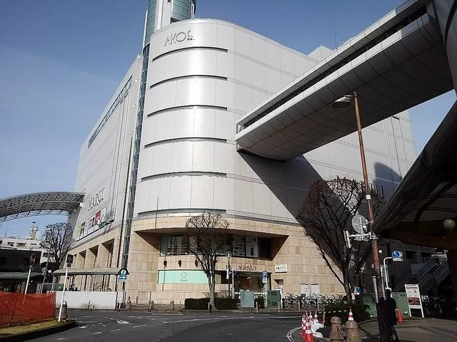 草加マルイまで1000m