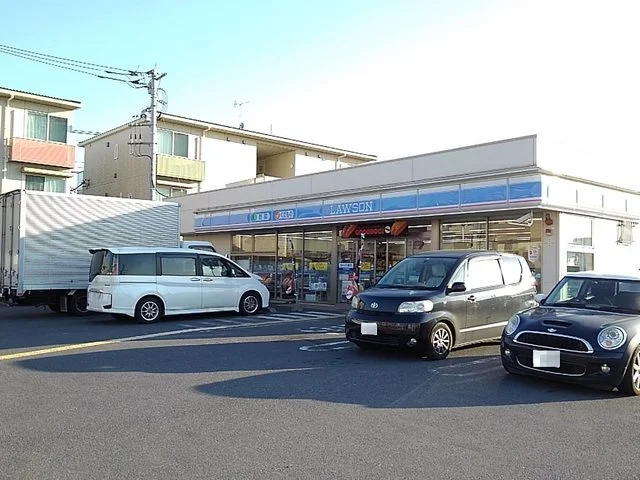 ローソン八潮駅南店まで300m