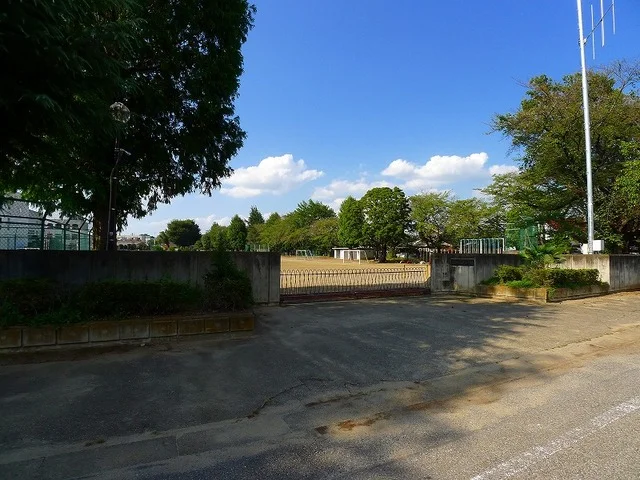 大泉町立北小学校まで1200m
