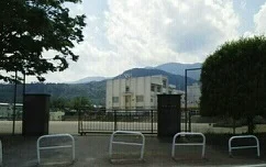 増穂小学校まで1800m