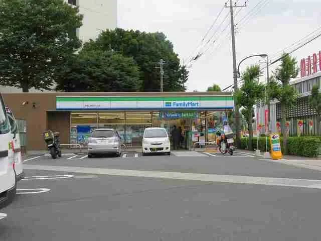 ファミリーマートまで500m
