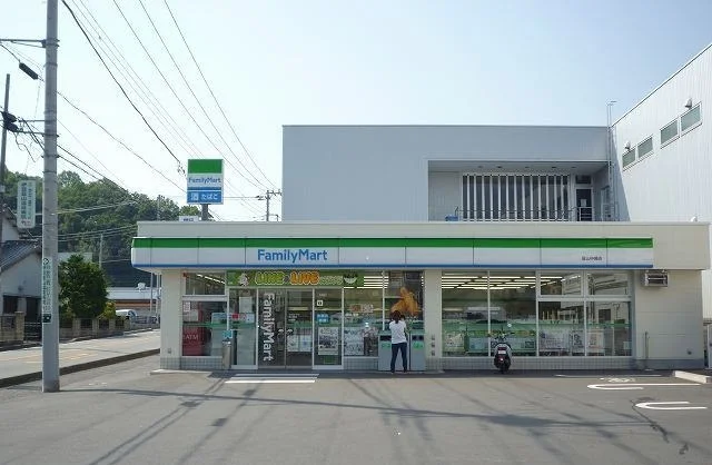 ファミリーマート韮山中條店まで270m