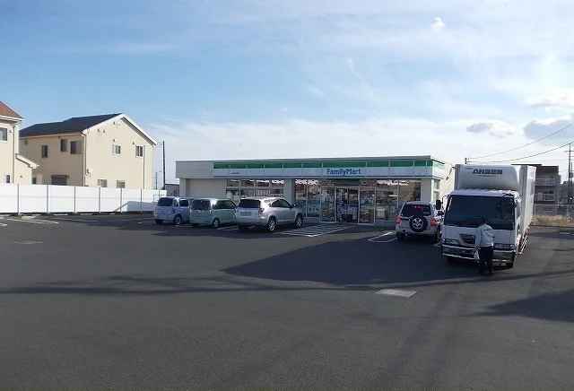 ファミリーマート新屋店まで210m