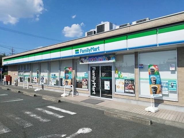 ファミリーマートまで600m