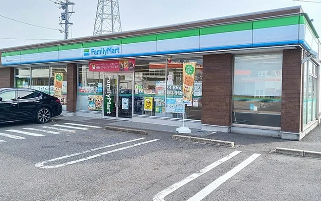 ファミリーマートまで350m