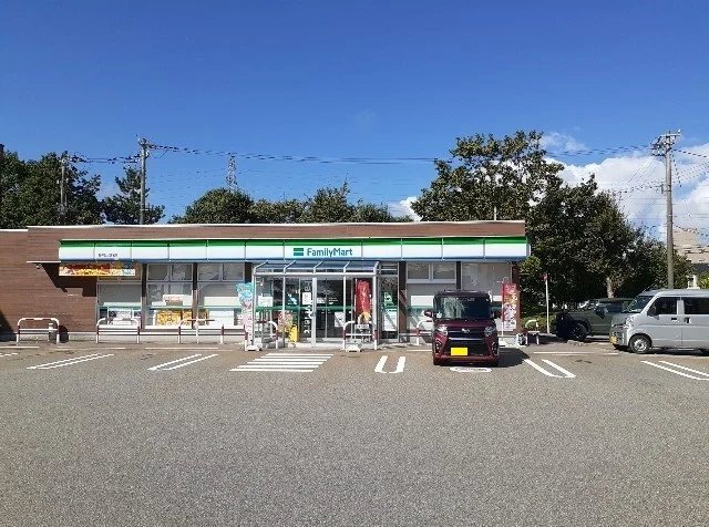 ファミリーマート緑の丘公園前店まで160m