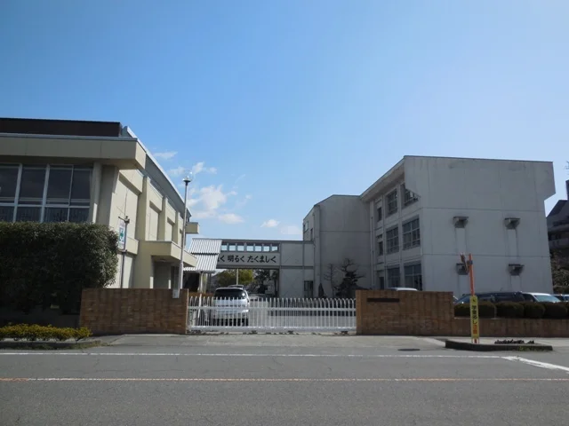 岩倉市立　五条川小学校まで650m