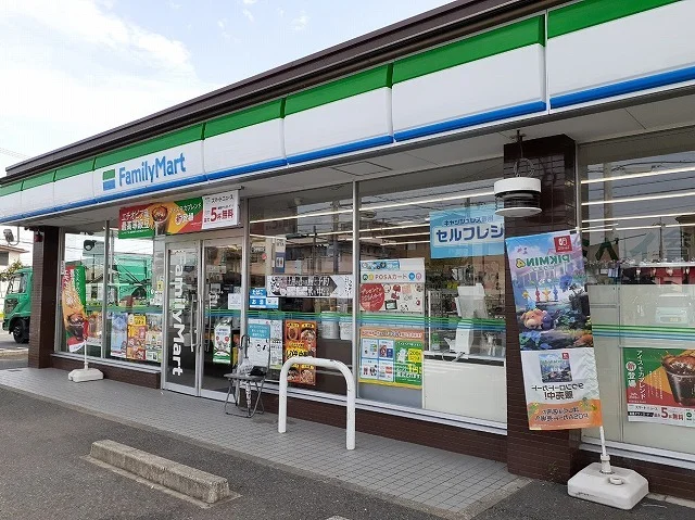 ファミリーマートまで450m