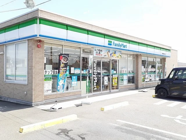 ファミリーマート越津柳之内店まで120m