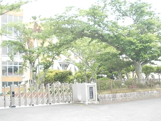 三雲小学校まで2900m