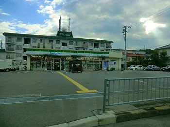 ファミリーマートまで240m