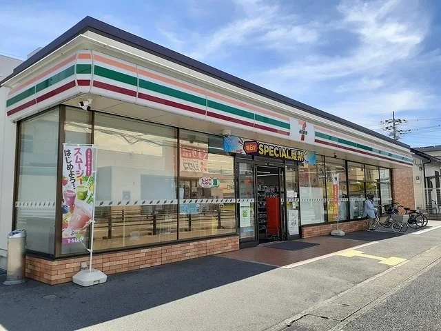 セブンイレブン八尾木北4丁目店まで390m