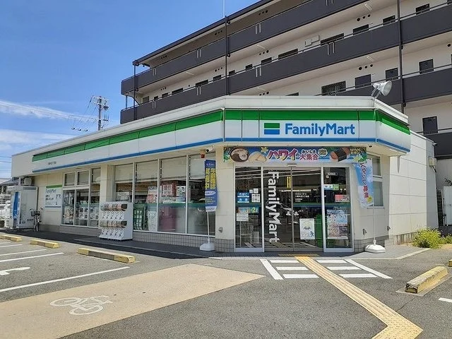 ファミリーマート八尾木北６丁目まで370m