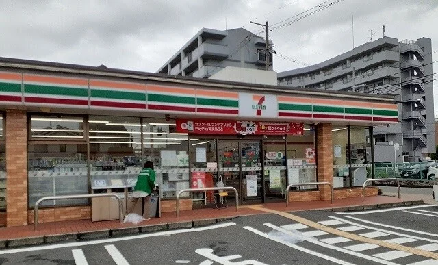 セブンイレブン様まで263m