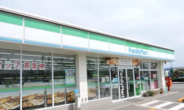 ファミリーマートさんまで200m