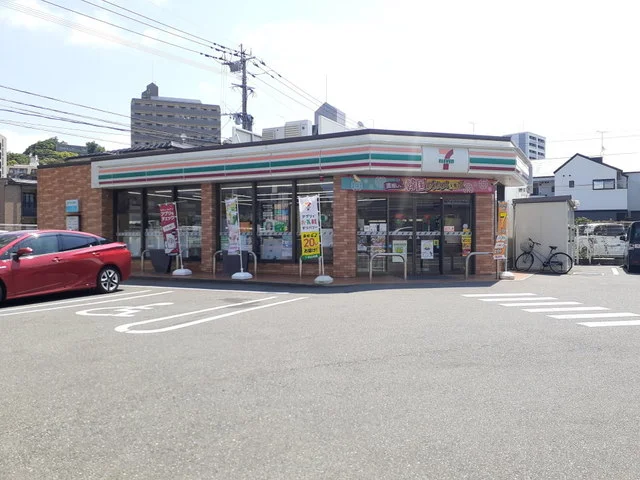 セブンイレブン福岡愛宕1丁目店まで450m