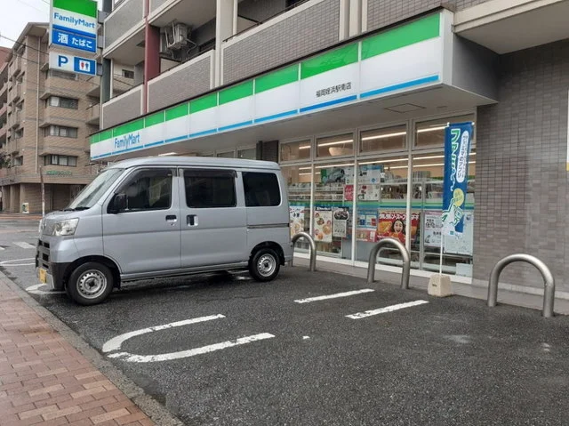 ファミリーマート福岡姪浜駅南店まで900m