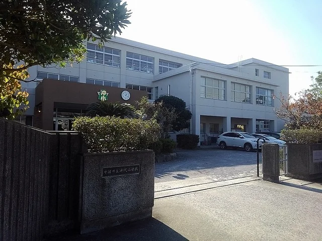 中津市立沖代小学校まで1400m