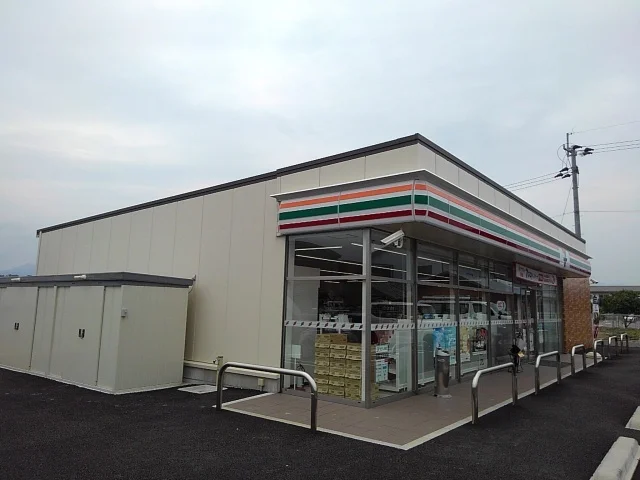 セブンイレブン 西都右松店まで450m