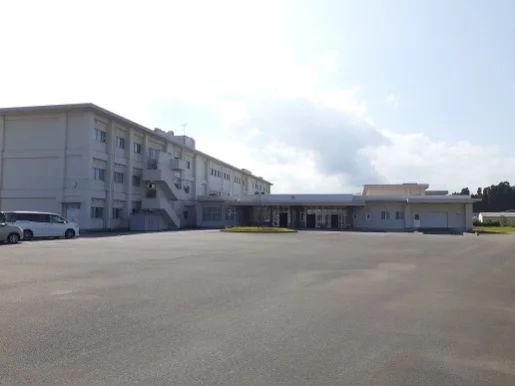 西都市立妻南小学校まで750m