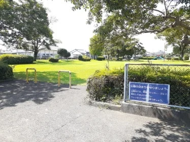 下鶴児童公園まで1000m