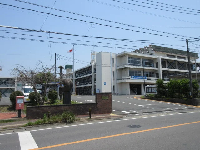 荒尾市役所まで390m