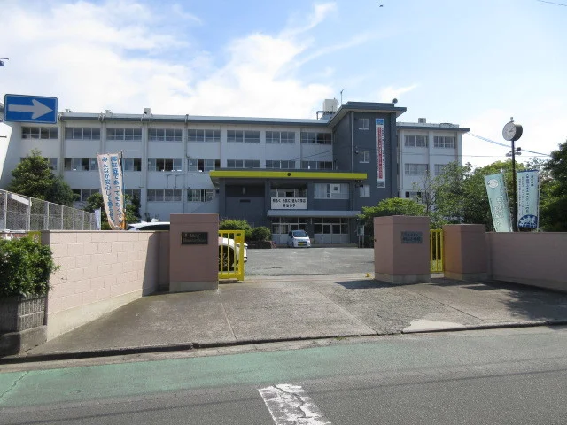 明治小学校まで450m