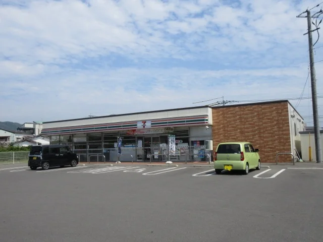 セブンイレブンまで650m