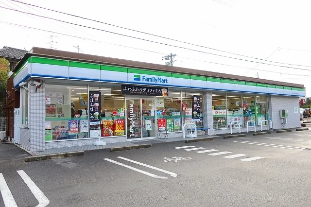 ファミリーマートまで1200m
