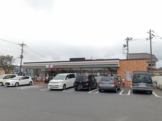 セブンイレブンまで700m