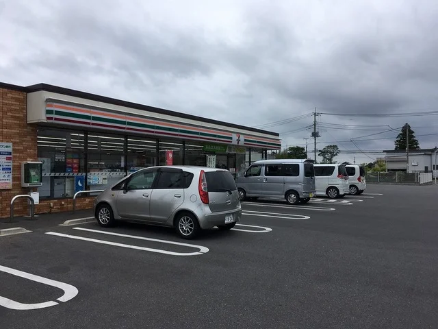 セブンイレブンまで270m
