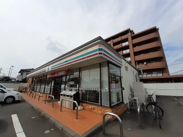 セブン-イレブン稲吉東店まで650m