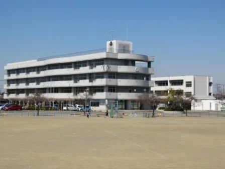 深谷西小学校まで1400m