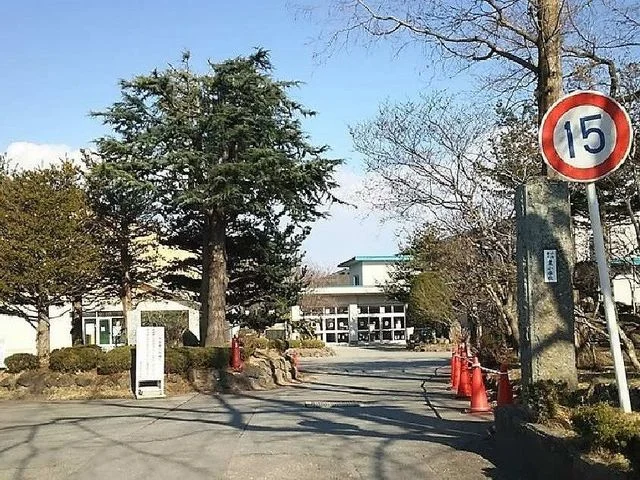 東小学校まで1300m