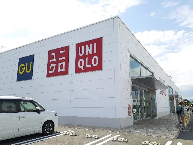 ユニクロ富士店まで1000m