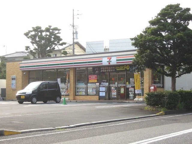 セブンイレブン静岡中吉田店まで300m