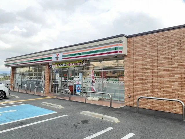 セブンイレブン橋本河瀬店様まで383m